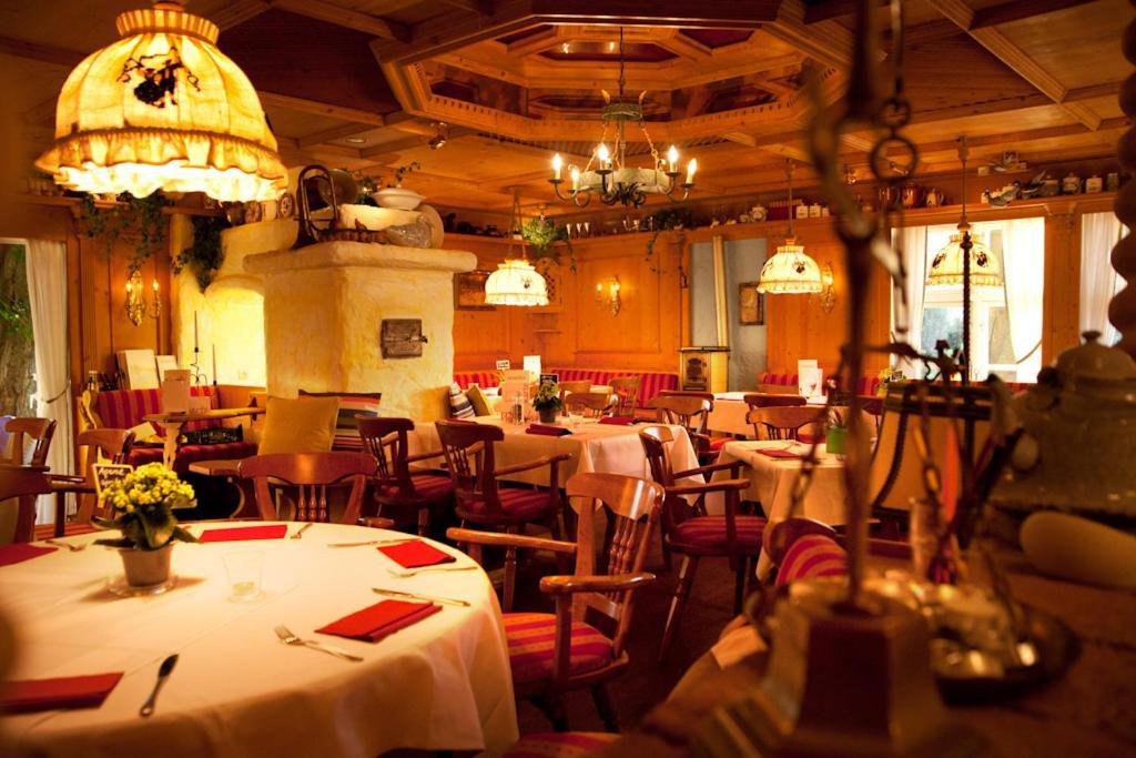 Landgasthof & Hotel Jagdhof シュトラールズント エクステリア 写真