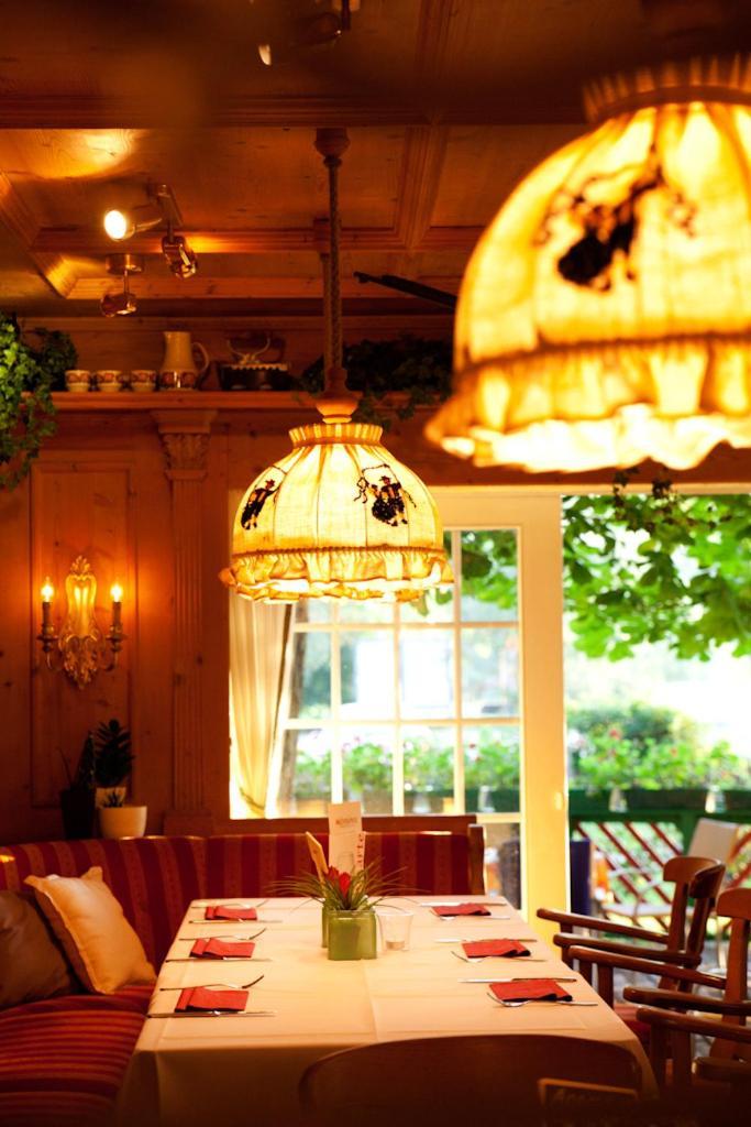 Landgasthof & Hotel Jagdhof シュトラールズント エクステリア 写真