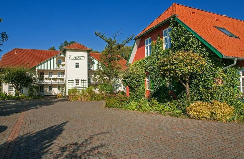Landgasthof & Hotel Jagdhof シュトラールズント エクステリア 写真