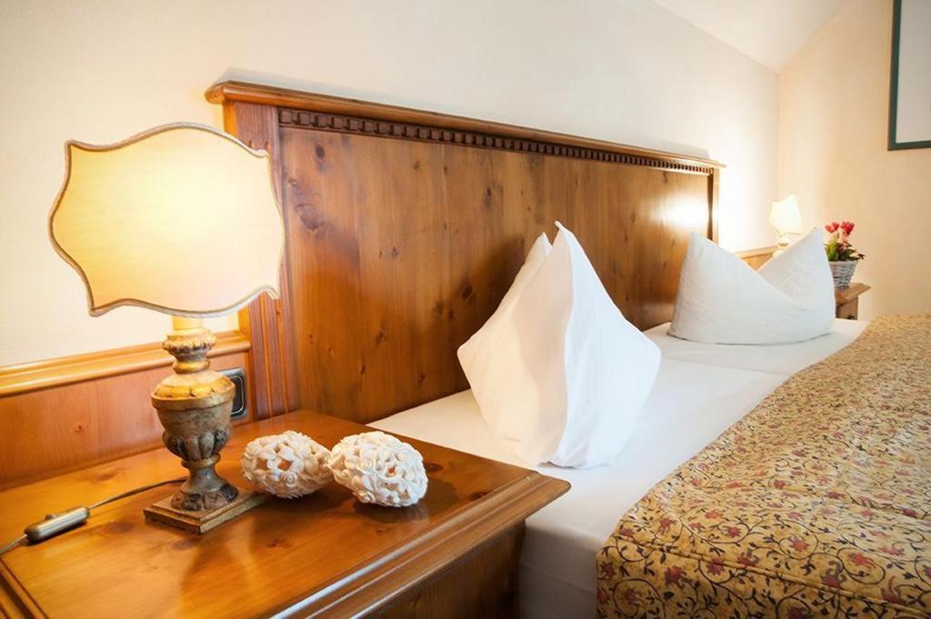 Landgasthof & Hotel Jagdhof シュトラールズント 部屋 写真