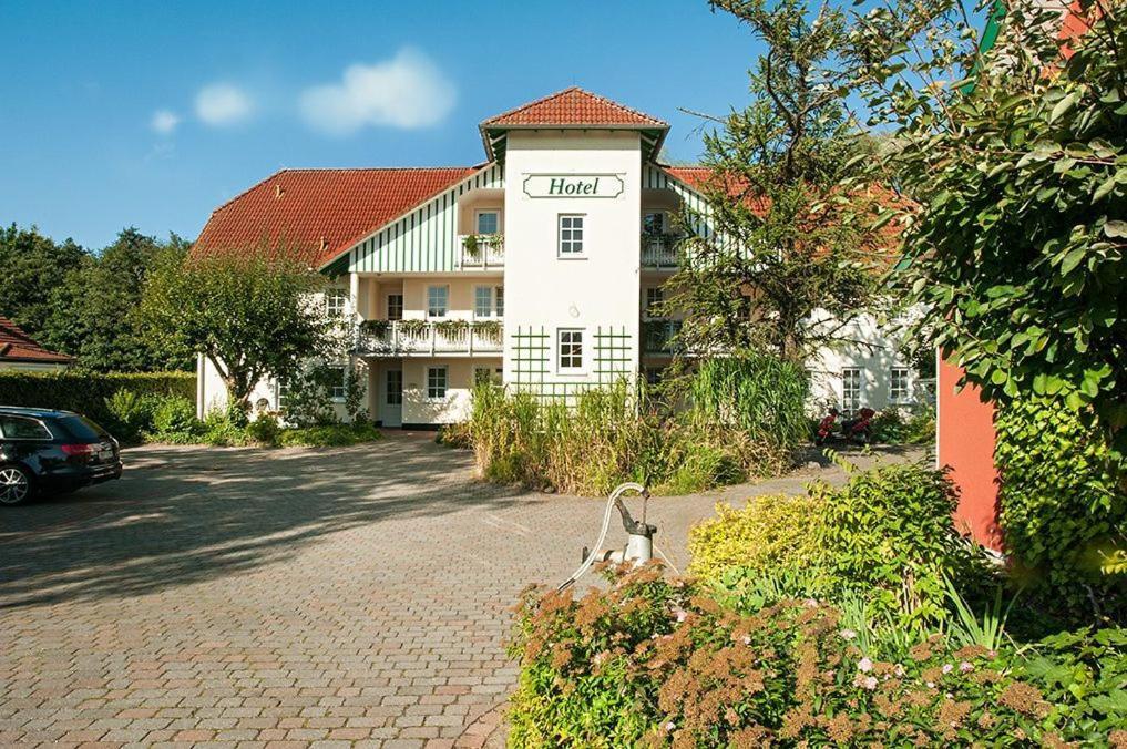 Landgasthof & Hotel Jagdhof シュトラールズント エクステリア 写真