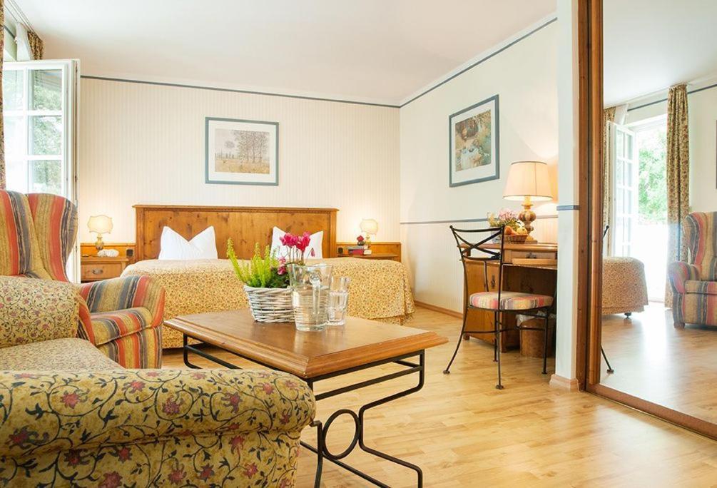 Landgasthof & Hotel Jagdhof シュトラールズント 部屋 写真
