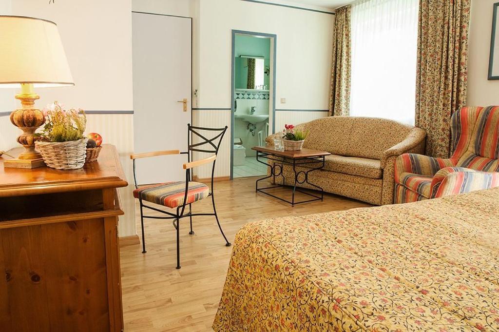 Landgasthof & Hotel Jagdhof シュトラールズント 部屋 写真