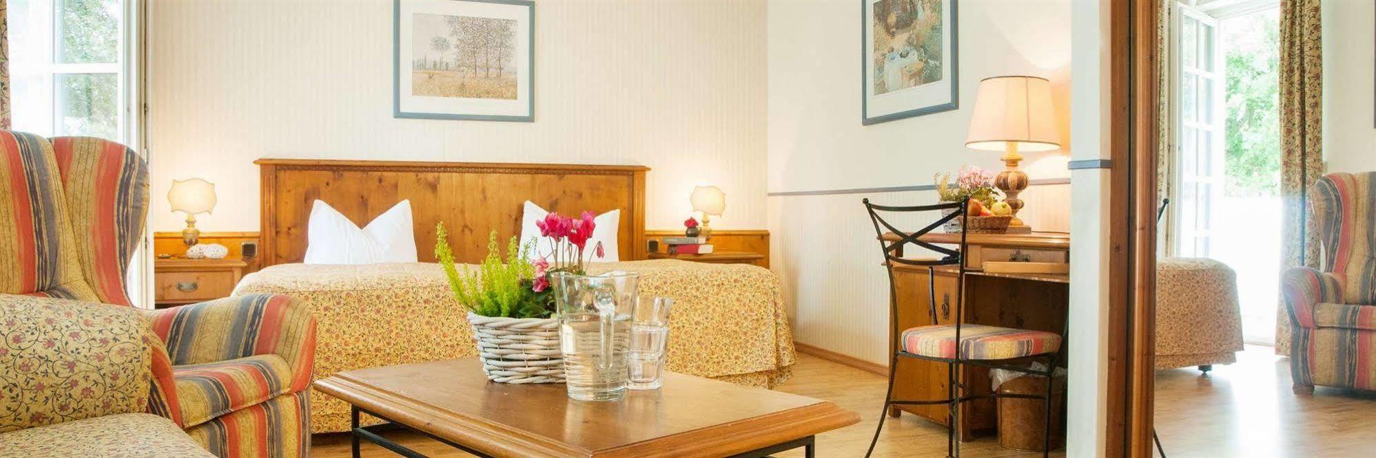Landgasthof & Hotel Jagdhof シュトラールズント エクステリア 写真