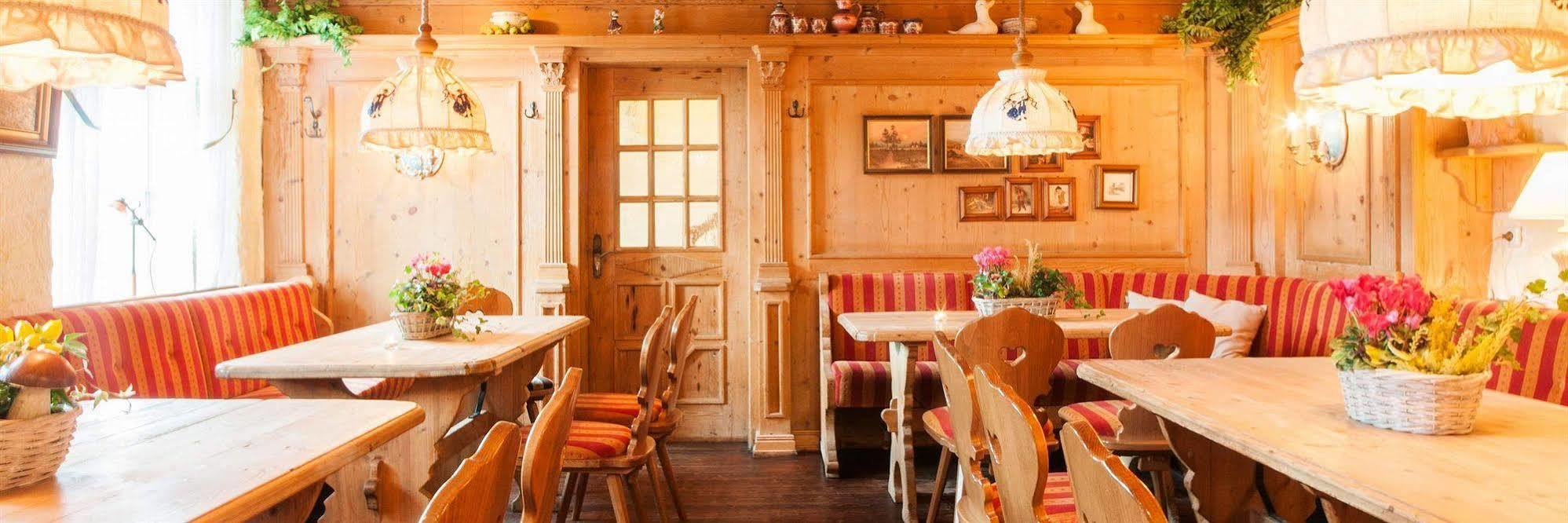 Landgasthof & Hotel Jagdhof シュトラールズント エクステリア 写真