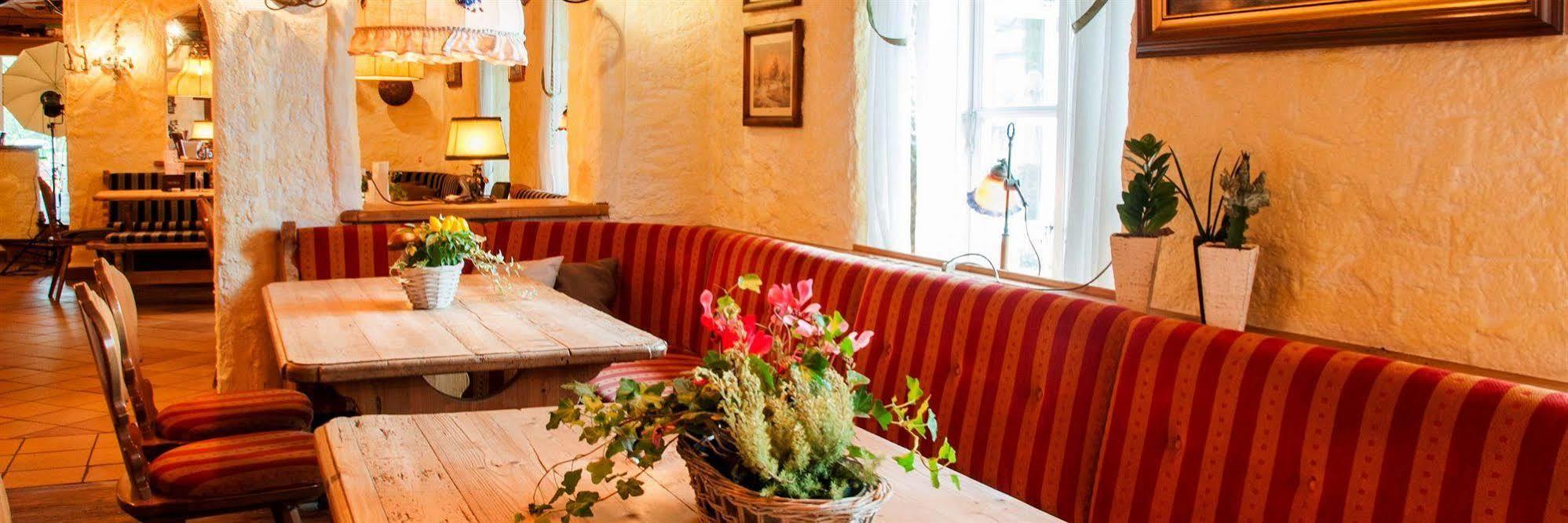 Landgasthof & Hotel Jagdhof シュトラールズント エクステリア 写真
