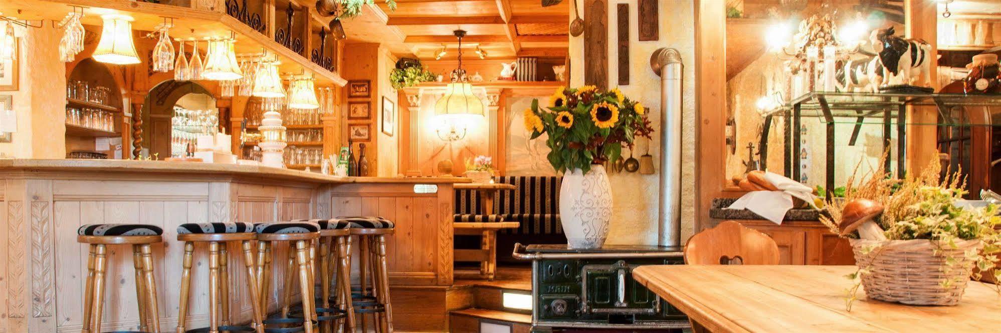 Landgasthof & Hotel Jagdhof シュトラールズント エクステリア 写真