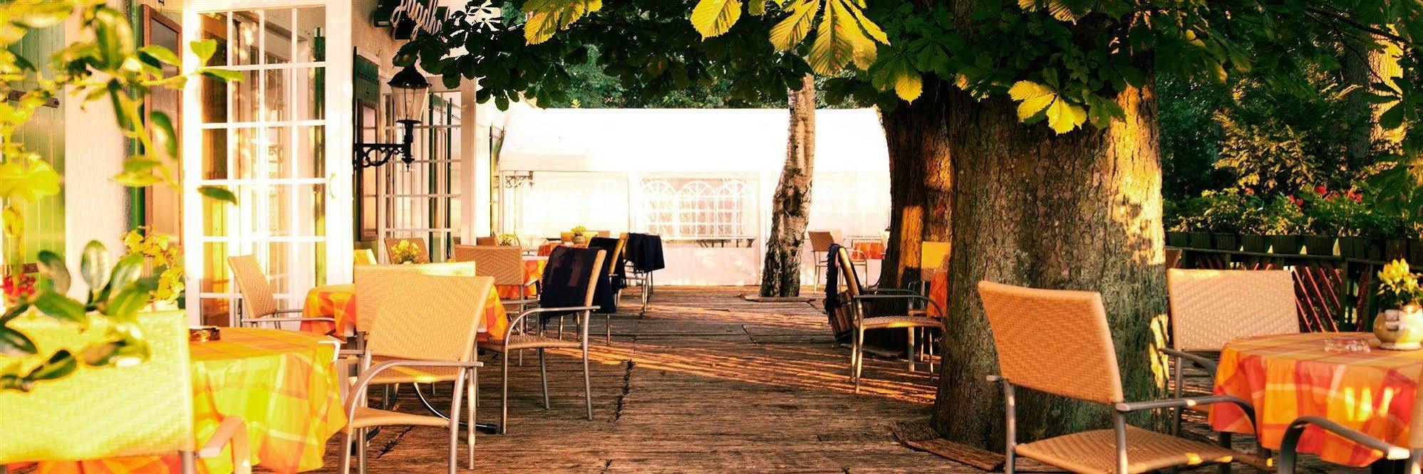 Landgasthof & Hotel Jagdhof シュトラールズント エクステリア 写真