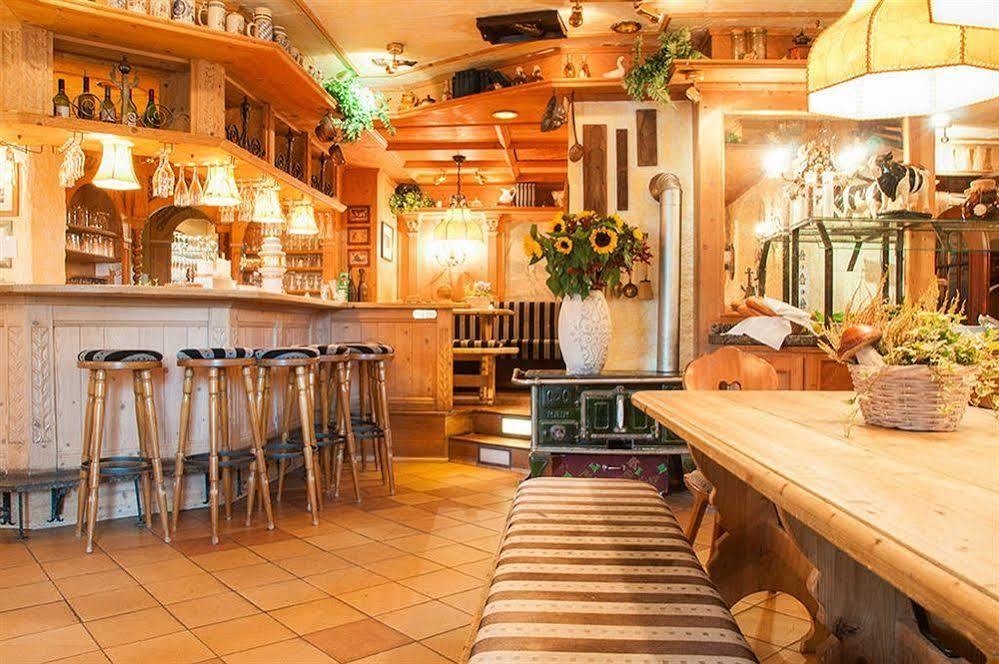 Landgasthof & Hotel Jagdhof シュトラールズント エクステリア 写真