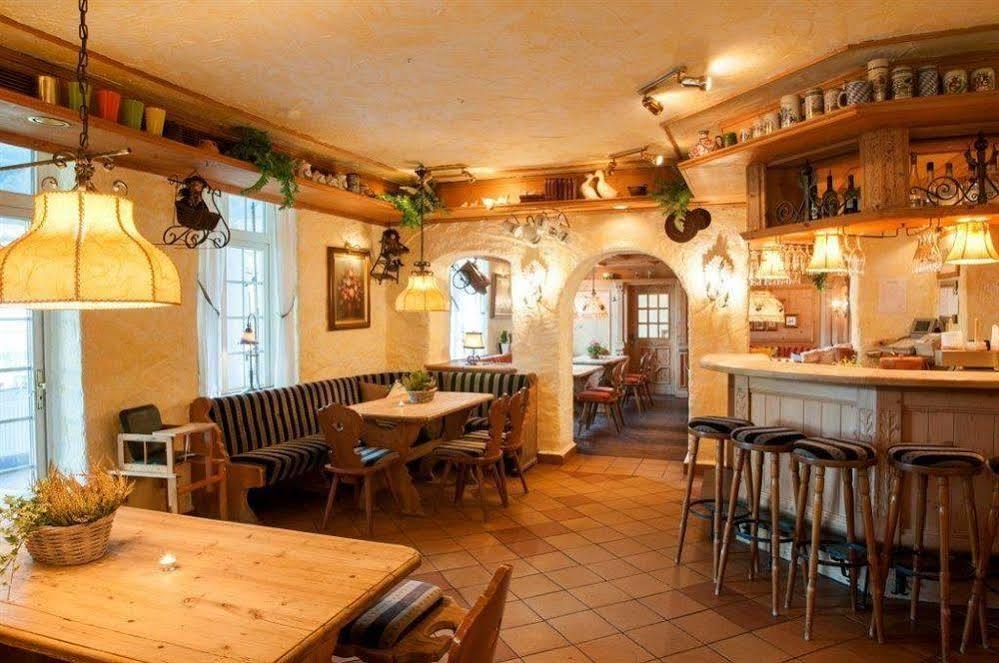 Landgasthof & Hotel Jagdhof シュトラールズント エクステリア 写真